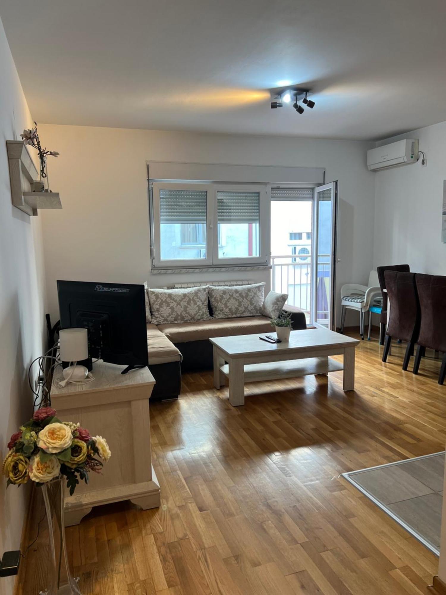 Apartment Leonis Belgrado Esterno foto